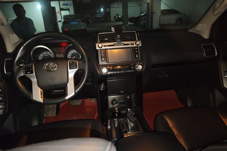 Used Toyota Prado 2016 2.7L Automatic Standard Edition Center Console