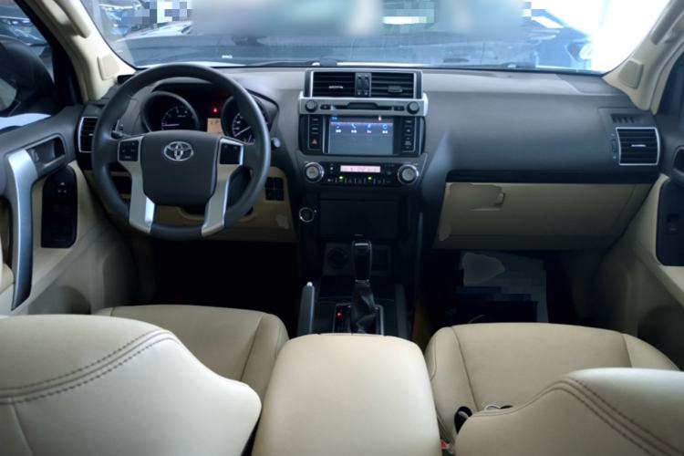 Used Toyota Prado 2016 2.7L Automatic Standard Edition Center Console