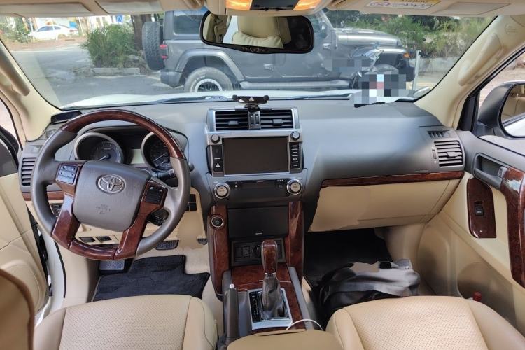 Used Toyota Prado  Center Console
