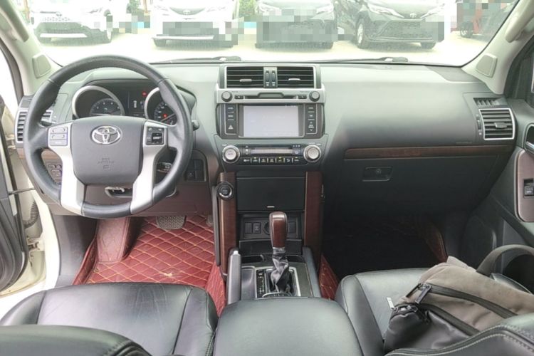 Used Toyota Prado 2016 3.5L Automatic TX-L Center Console