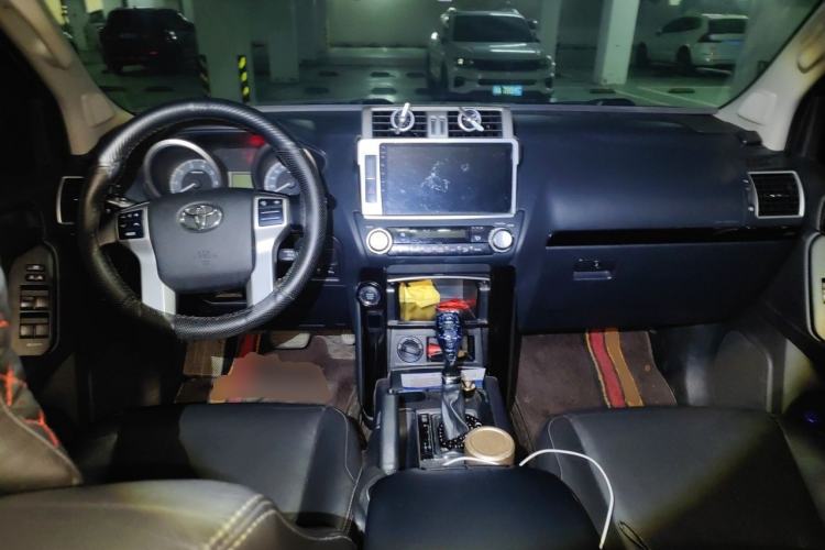 Used Toyota Prado 2016 2.7L Automatic Standard Edition Center Console