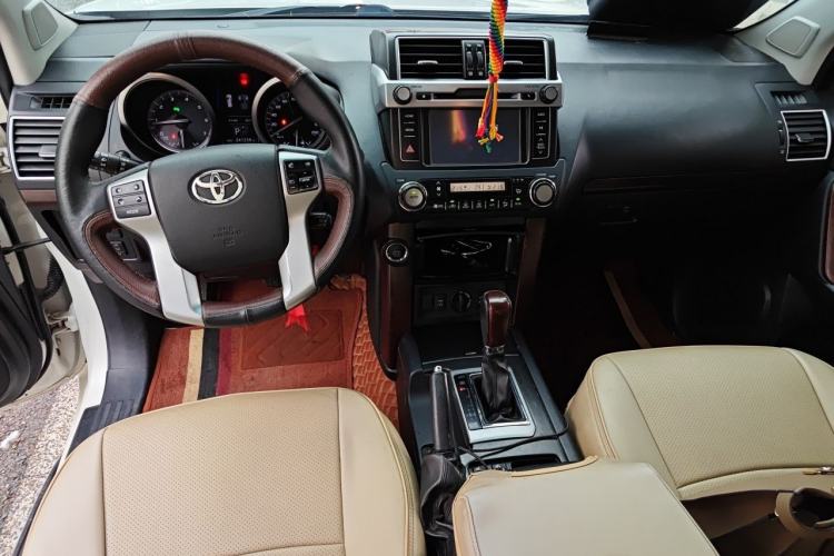 Used Toyota Prado 2016 3.5L Automatic TX-L Center Console