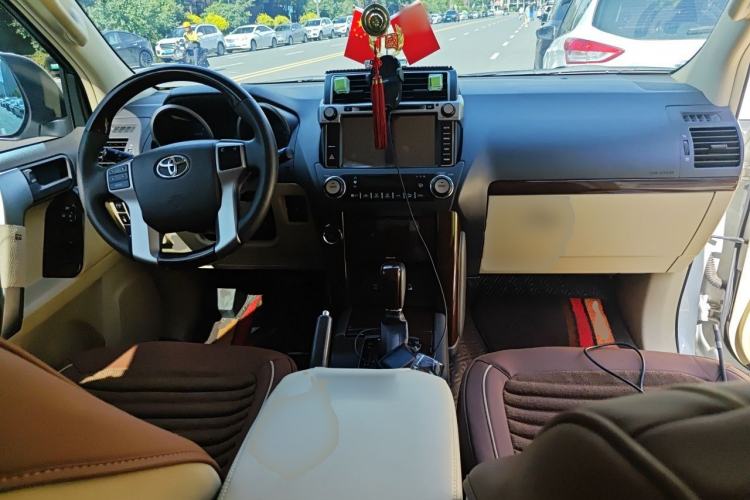 Used Toyota Prado  Center Console