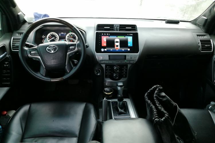 Used Toyota Prado 2016 3.5L Automatic TX-L Center Console