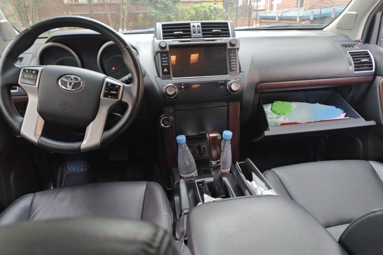 Used Toyota Prado 2016 3.5L Automatic TX-L Center Console