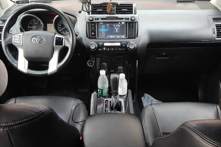 Used Toyota Prado 2016 2.7L Automatic Standard Edition Center Console