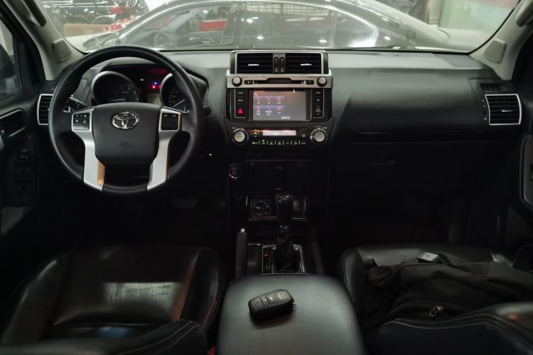 Used Toyota Prado 2016 2.7L Automatic Standard Edition Center Console