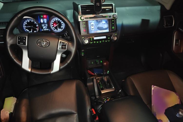 Used Toyota Prado 2016 3.5L Automatic TX-L Center Console