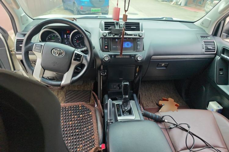 Used Toyota Prado 2016 3.5L Automatic TX-L Center Console