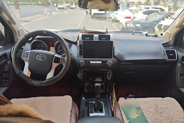 Used Toyota Prado 2016 2.7L Automatic Standard Edition Center Console