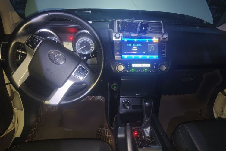 Used Toyota Prado 2016 2.7L Automatic Standard Edition Center Console