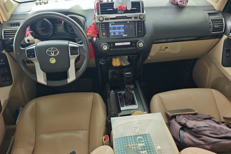 Used Toyota Prado 2016 2.7L Automatic Standard Edition Center Console