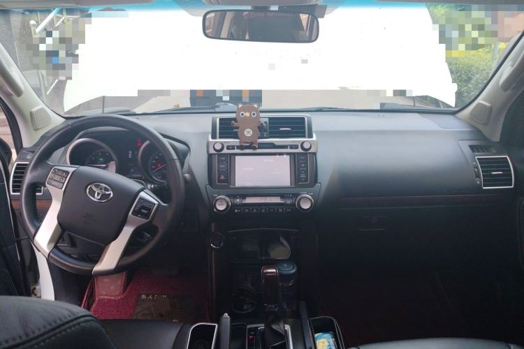Used Toyota Prado 2016 3.5L Automatic TX-L Center Console