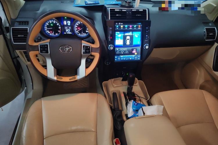 Used Toyota Prado 2016 3.5L Automatic TX-L Center Console