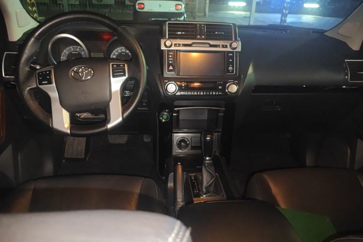 Used Toyota Prado 2016 2.7L Automatic Standard Edition Center Console