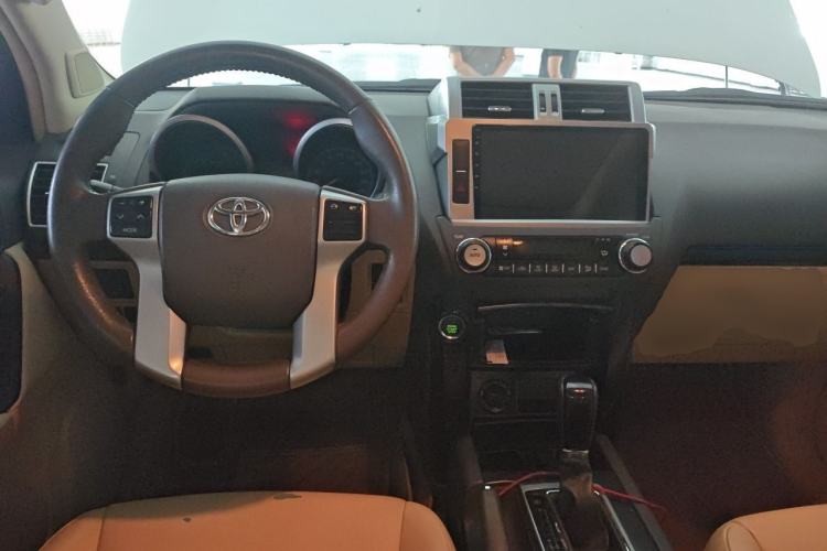 Used Toyota Prado 2016 2.7L Automatic Standard Edition Center Console