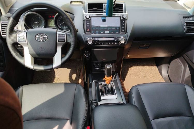 Used Toyota Prado 2016 2.7L Automatic Standard Edition Center Console