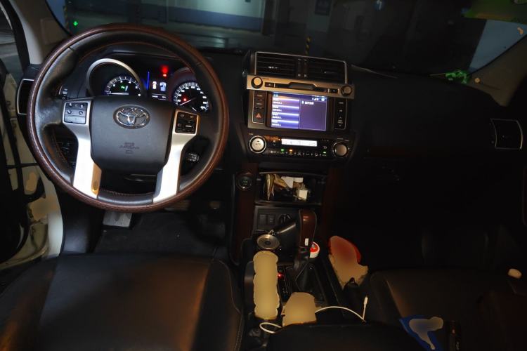 Used Toyota Prado 2016 3.5L Automatic TX-L Center Console