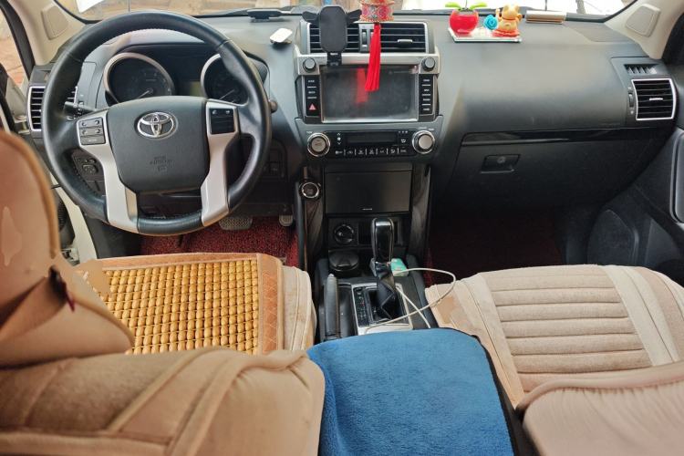 Used Toyota Prado 2016 2.7L Automatic Standard Edition Center Console