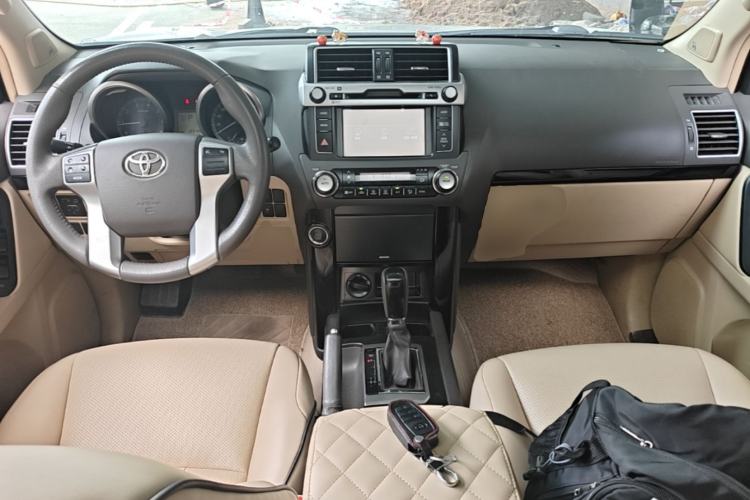 Used Toyota Prado 2016 2.7L Automatic Luxury Edition Center Console