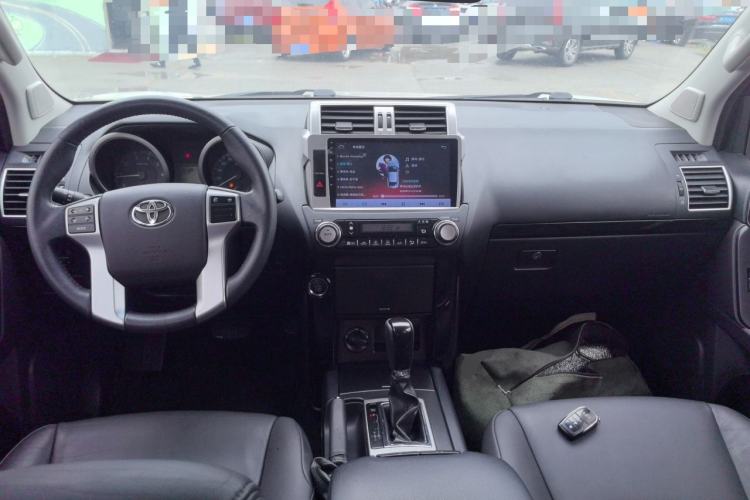 Used Toyota Prado 2016 2.7L Automatic Standard Edition Center Console