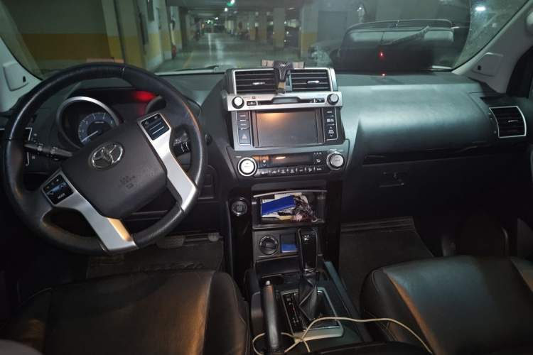 Used Toyota Prado 2016 2.7L Automatic Luxury Edition Center Console