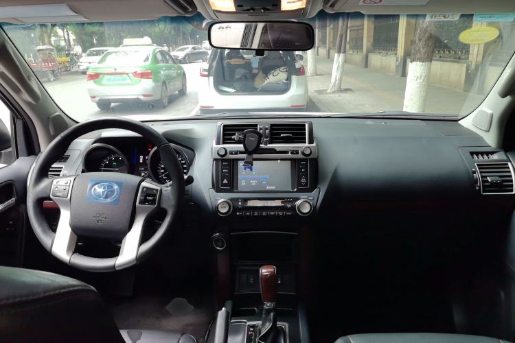 Used Toyota Prado 2016 3.5L Automatic TX-L Center Console