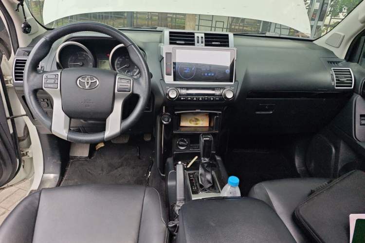 Used Toyota Prado 2016 2.7L Automatic Standard Edition Center Console