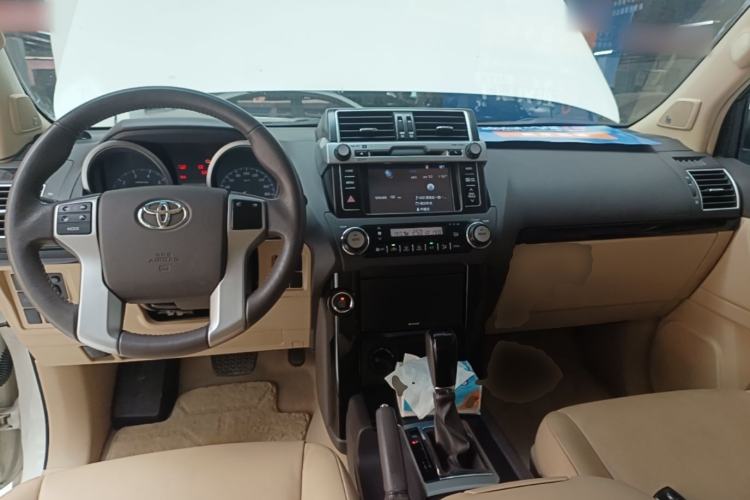 Used Toyota Prado 2016 2.7L Automatic Luxury Edition Center Console