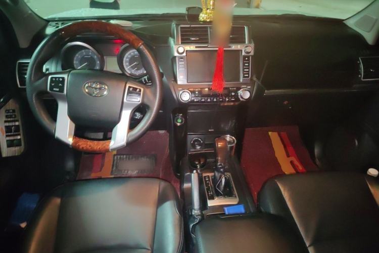 Used Toyota Prado 2016 2.7L Automatic Standard Edition Center Console