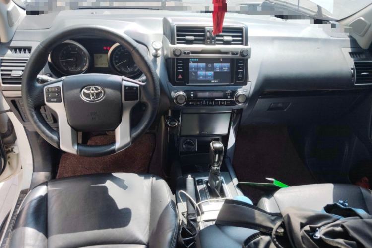 Used Toyota Prado 2016 2.7L Automatic Standard Edition Center Console