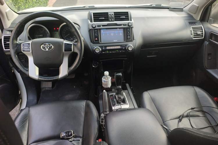 Used Toyota Prado 2016 2.7L Automatic Standard Edition Center Console