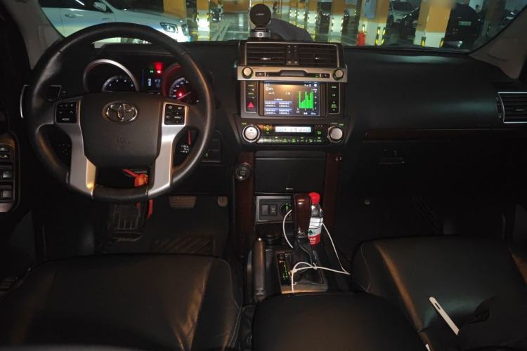 Used Toyota Prado 2016 3.5L Automatic TX-L Center Console
