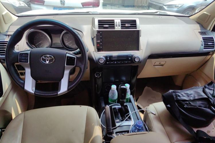 Used Toyota Prado 2016 2.7L Automatic Standard Edition Center Console