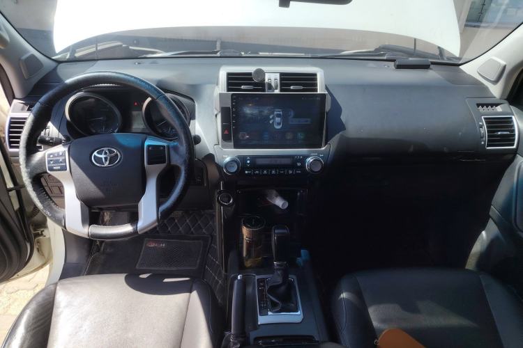 Used Toyota Prado 2016 2.7L Automatic Standard Edition Center Console
