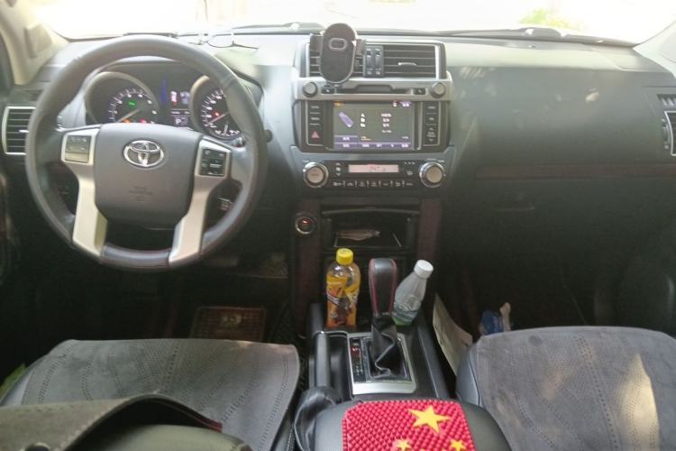 Used Toyota Prado 2016 3.5L Automatic TX-L Center Console