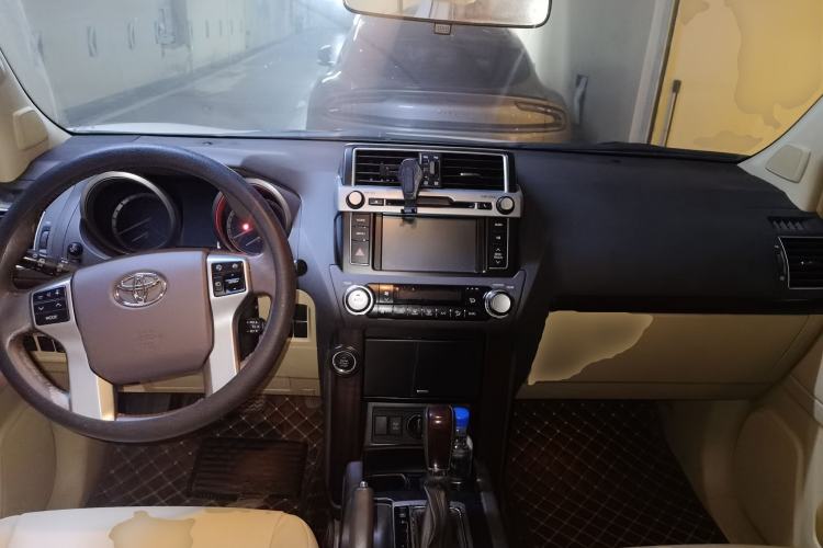 Used Toyota Prado 2016 3.5L Automatic TX-L Center Console