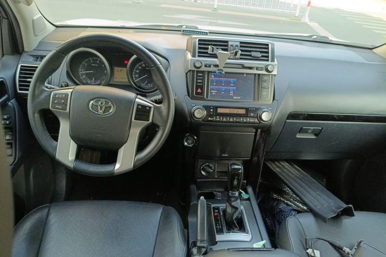 Used Toyota Prado 2016 2.7L Automatic Standard Edition Center Console