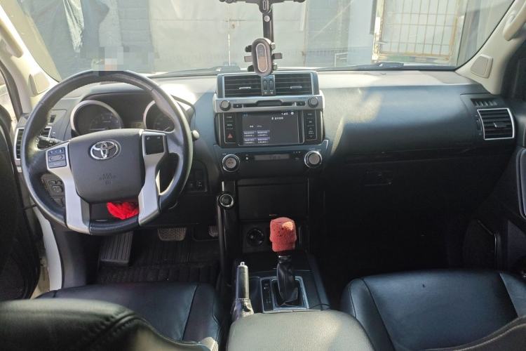 Used Toyota Prado 2016 2.7L Automatic Standard Edition Center Console