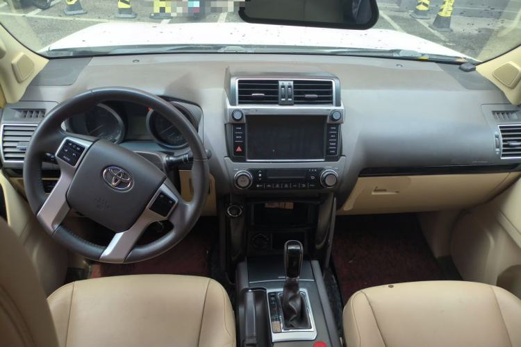 Used Toyota Prado 2016 2.7L Automatic Standard Edition Center Console