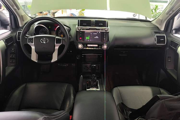 Used Toyota Prado 2016 2.7L Automatic Standard Edition Center Console