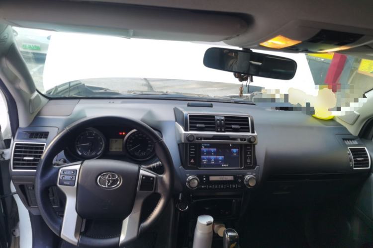 Used Toyota Prado 2016 2.7L Automatic Standard Edition Center Console