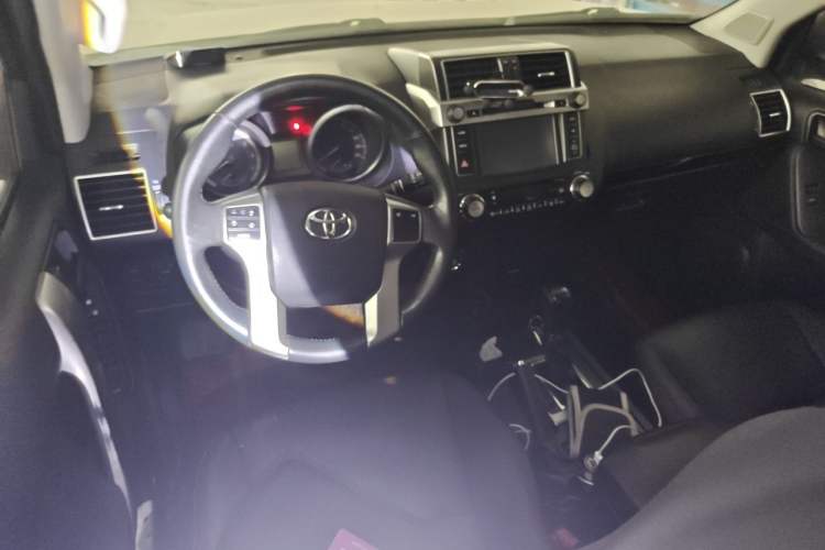 Used Toyota Prado 2016 2.7L Automatic Standard Edition Center Console