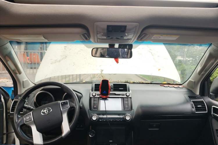Used Toyota Prado 2016 2.7L Automatic Standard Edition Center Console