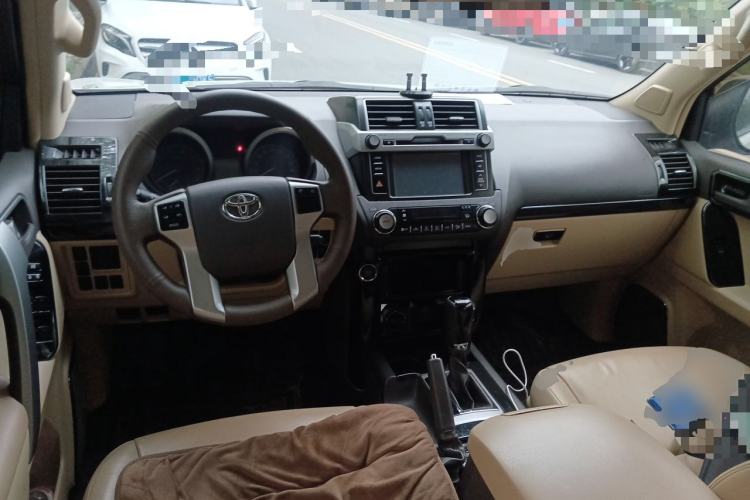Used Toyota Prado 2016 2.7L Automatic Standard Edition Center Console