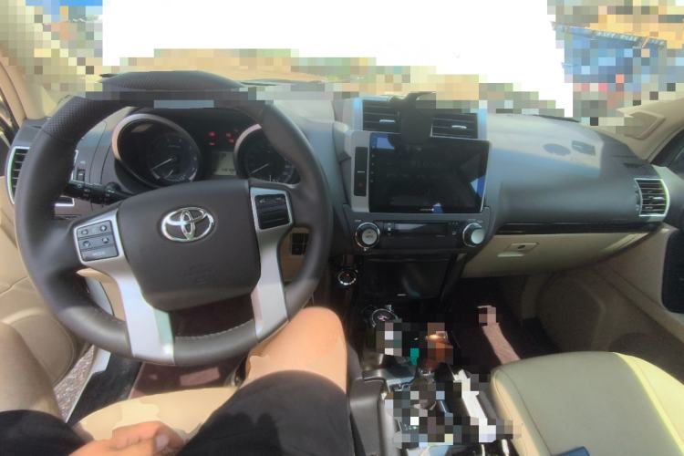 Used Toyota Prado 2016 2.7L Automatic Standard Edition Center Console