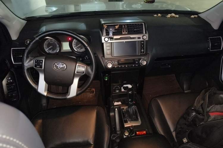 Used Toyota Prado 2016 2.7L Automatic Standard Edition Center Console