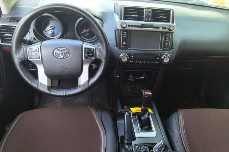 Used Toyota Prado 2016 3.5L Automatic TX-L Center Console