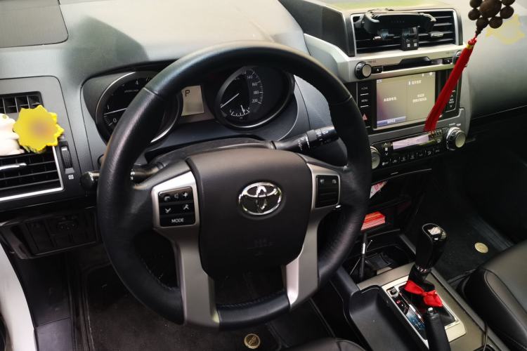 Used Toyota Prado 2016 2.7L Automatic Standard Edition Center Console