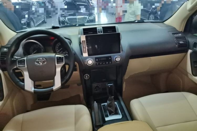 Used Toyota Prado 2016 2700 Middle East Version Center Console